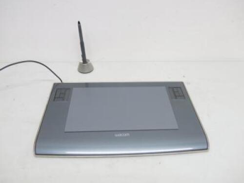 Wacom Intuos 3 Graphics Tablet with Pen, Model PTZ-631W.