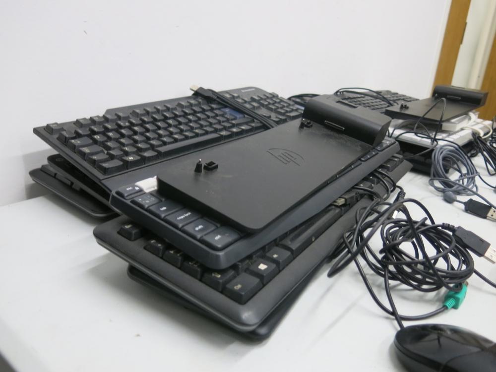 21 x Assorted Docking Stations, Keyboards & Mouse's to Include: 11 x ...