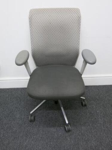 Vitra ID Mesh Adustable Office Chair in Light Grey with Lumbar Support & Adjustable Arms.