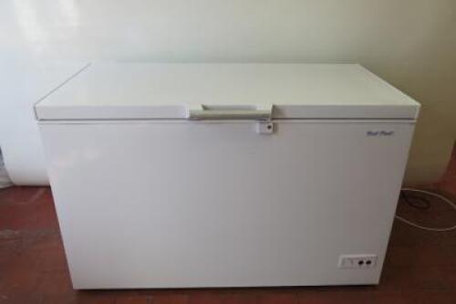 Best Frost Chest Freezer, Model 10C420MS, Capacity 395Lt. Size H84cm x W132cm x D75cm. Comes with 2 Trays.