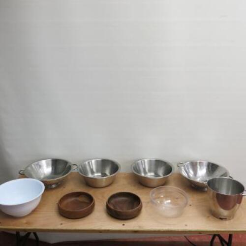 Assortment of Colanders, Mixing Bowls & Wooden Fruit Bowls. Size 2 x 39cm, 2 x 35cm & 2 x 24 cm.As Viewed/Pictured.  