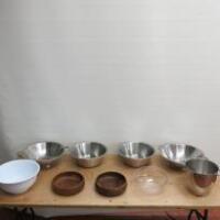 Assortment of Colanders, Mixing Bowls & Wooden Fruit Bowls. Size 2 x 39cm, 2 x 35cm & 2 x 24 cm.As Viewed/Pictured.  