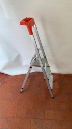 2 Tread Folding Step Ladder. Weight Capacity 150kgs.