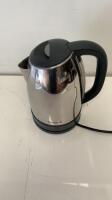 Breville 1.7 Litre Jug Kettle in Polished Steel, Model VKJ666.