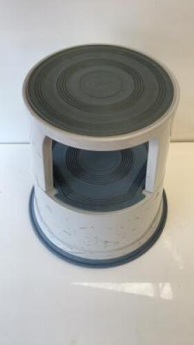 Metal Step Stool. Capacity 150kgs.