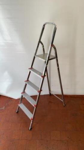 Titan Folding 4 Tread Stepladder. Weight Capacity 95kgs.