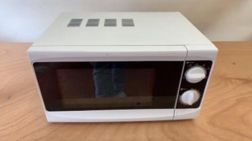 Unbranded 800w Microwave Oven, Model 394341.