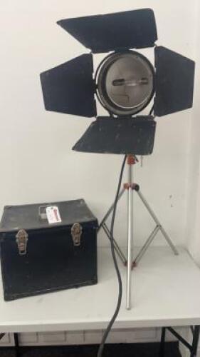 Ianiro Quartz Colour 2 KW Lanebeam Light with Barn Doors, Model 3150. Comes with Ianiro Height Adjustable Tripod & Carry Case.