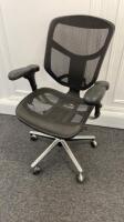 Black Mesh Back Fully Adjustable Office Swivel Chair.