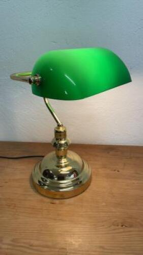 Lloytron Advocate Bankers Lamp, Model L1159GN.