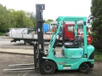 Mitsubishi LPG Fork Lift Truck, Model FG18K, S/N EF25A-85623, 4012 Hrs, DOM 2002, Side Shift, Max Fork Height 3M, Weight Capacity 1600kg. Comes with 2 Spare Gas Bottles: