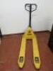 DF-Hand Pallet Truck, Capacity 2000kg.