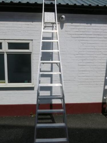 11 Tread Heavy Duty Platform Steps, Open Height 3.2m.