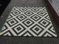 Ikea LAPPLJUNG RUTA Geometric Design Rug, Size 200cm x 200cm.