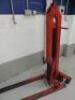 Mobile Hydraulic Engine Hoist, max Capacity 750kg. NOTE: requires bolts for legs. - 2