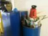 Unipart 567 Litre Bunded Tank, Blue 15W-40 Motor Oil (Used 3/4) with Additional Drum on Mobile Pallets with Assorted Jugs & Pourers (As Viewed). - 4