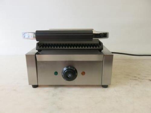 Commercial 1800W Stainless Steel Grooved Panini Press Contact Electric Griddle Sandwich Machine, Model AI0163, DOM 08/20. Size H31cm x W39cm x D20cm.