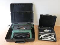 2 x Vintage Silver Reed Typewriters in Carry Cases to Include: 1 x Silver-Reed 500 & 1 x Silverette.