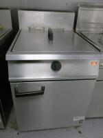 Falcon Dominator Single Tank Twin Basket, Gas Fryer, Model G2860. Comes with 2 Frying Baskets.Size (W) 60cm.  