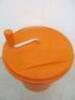 Dynamic Manual Salad Spinner in Orange. - 2