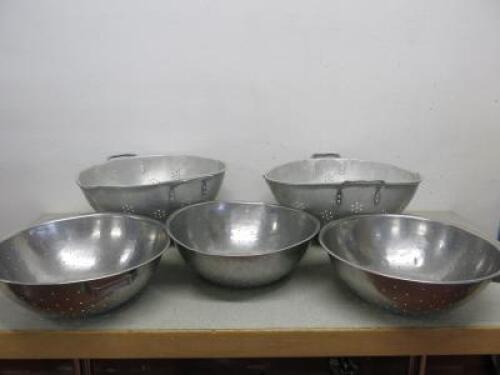 5 x Assorted Sized Metal Colanders.