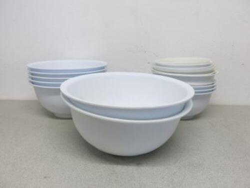 18 x Assorted Sized Plastic Mixing Bowls.