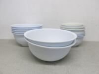 18 x Assorted Sized Plastic Mixing Bowls.