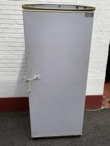 Mondial Elite 600L Upright Fridge.Size H73 x W77 x D73cm. NOTE: missing feet condition as Viewed/Pictured.