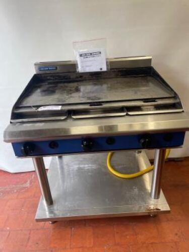 Blue Seal 3 Burner Gas Evolution Series Griddle, Model G516A-LS with Manual. Size W90cm.