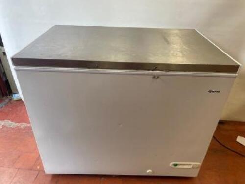 Gram Chest Freezer with Stainless Steel Top on Wheels, Model CF35S. Size H90 x W105 x D65cm.