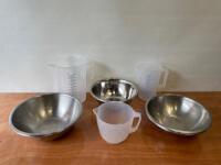 11 x Stainless Steel Mixing Bowls & 3 x Plastic Measuring Jugs.