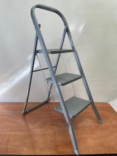 3 Tread Fold Out Step Ladder.