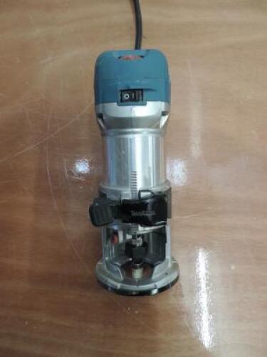 Makita Router, Model RT0700C.