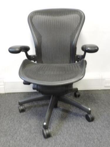 Herman Miller Aeron Ergonomic Adjustable Mesh Office Chair in Graphite Grey with Adjustable Arm Rests & Leather Padded Arm Caps, Size B.