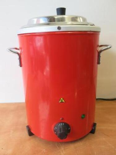 Buffalo Red Soup Kettle with Handles & Lid, Model GH227.