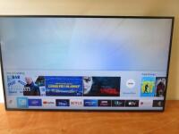 Samsung 50" LED 4K Ultra HD Smart TV, Model UE50RU7172UXXH. Comes with Invision Wall Bracket, Remote & Power Supply. Note: Scratch to screen (As Viewed/Pictured).