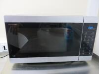 Sharp 900w Microwave, Model YC-MS51U-S
