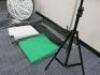 Professional Photography Softbox Lighting Set to Include: 2 x Tripods, 2 x 150w Socket Bulbs, 2 x Reflectors, 1 x Disc Reflector, 1 x Rail with 3 x Coloured Back Drops to Include: 1 x Black, 1 x Green, 1 x White & Carry Case. - 8