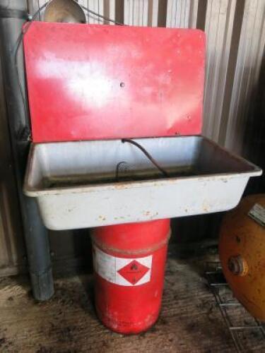 Parts Washer with Lamp on Tank.