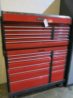 Snap-On 2000 Series Mobile Tool Cabinet with Lift Up Lid, Top Shelf & 20 Draws (No Key). Comes with Contents to Include Assortment of Tooling (As Viewed/Pictured).