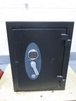 Phoenix Condor 20 Series Digital Code Safe. Size H78cm x W60cm x D46cm. Weight 174kg. NOTE: Safe open, code unknown.