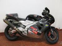 V11 7EBL: (1999) Aprilia RSV Mille 1000cc "Racing Motorbike".....