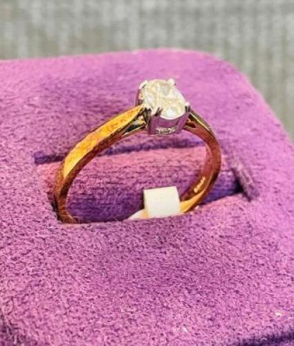 18ct Gold Diamond Solitaire Ring with Hallmarks (ANV10V)