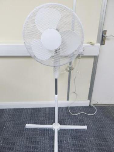 3 Speed Floor Standing Fan, Model FS40-8JC.