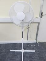 3 Speed Floor Standing Fan, Model FS40-8JC.