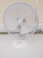 iGenix 2 Speed Table Top Fan, Model DF9010.