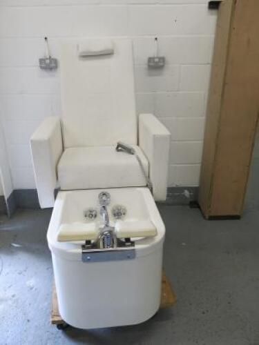 Made in Italy Pedicure Chair with Foot Spa, Model Foot Spa 8998, DOM 2018, 240V, Upholstered in white Vinyl. Fully Adjustable Seat with Adjustable Arms, Back Massage, Whirlpool with Led Light & Controller. NOTE: unable to power up due to electrical fault,