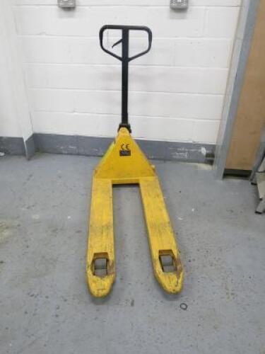 Hand Pallet Truck, Capacity 2000kg.