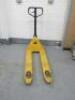 Hand Pallet Truck, Capacity 2000kg.