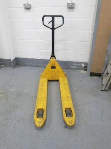 Hand Pallet Truck, Capacity 2000kg.